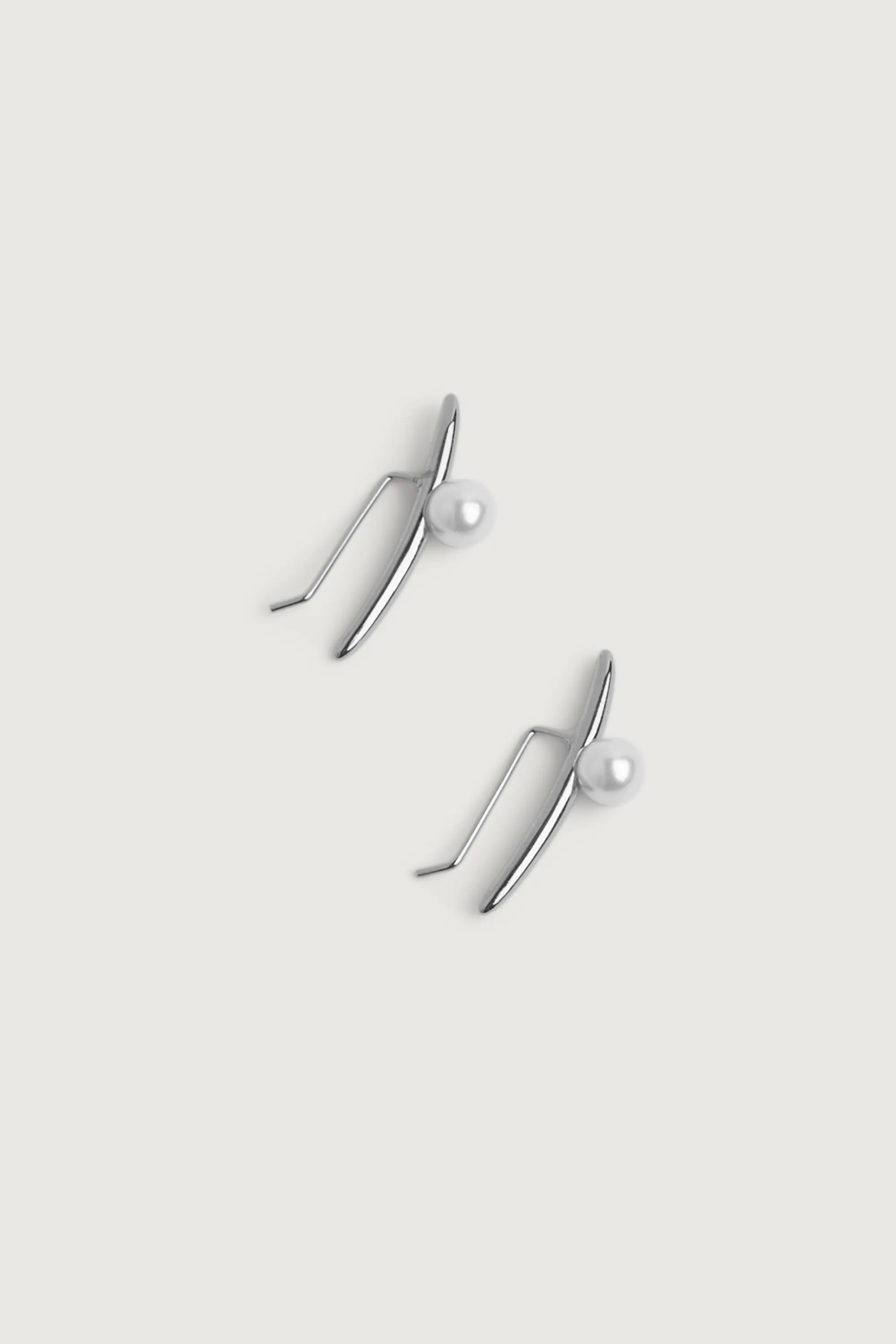 PEARL AND BAR EARRING