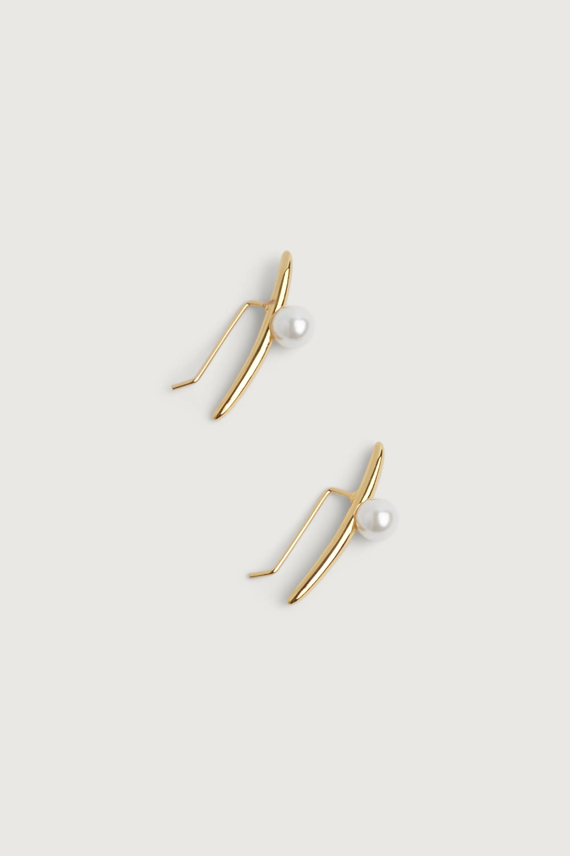 PEARL AND BAR EARRING