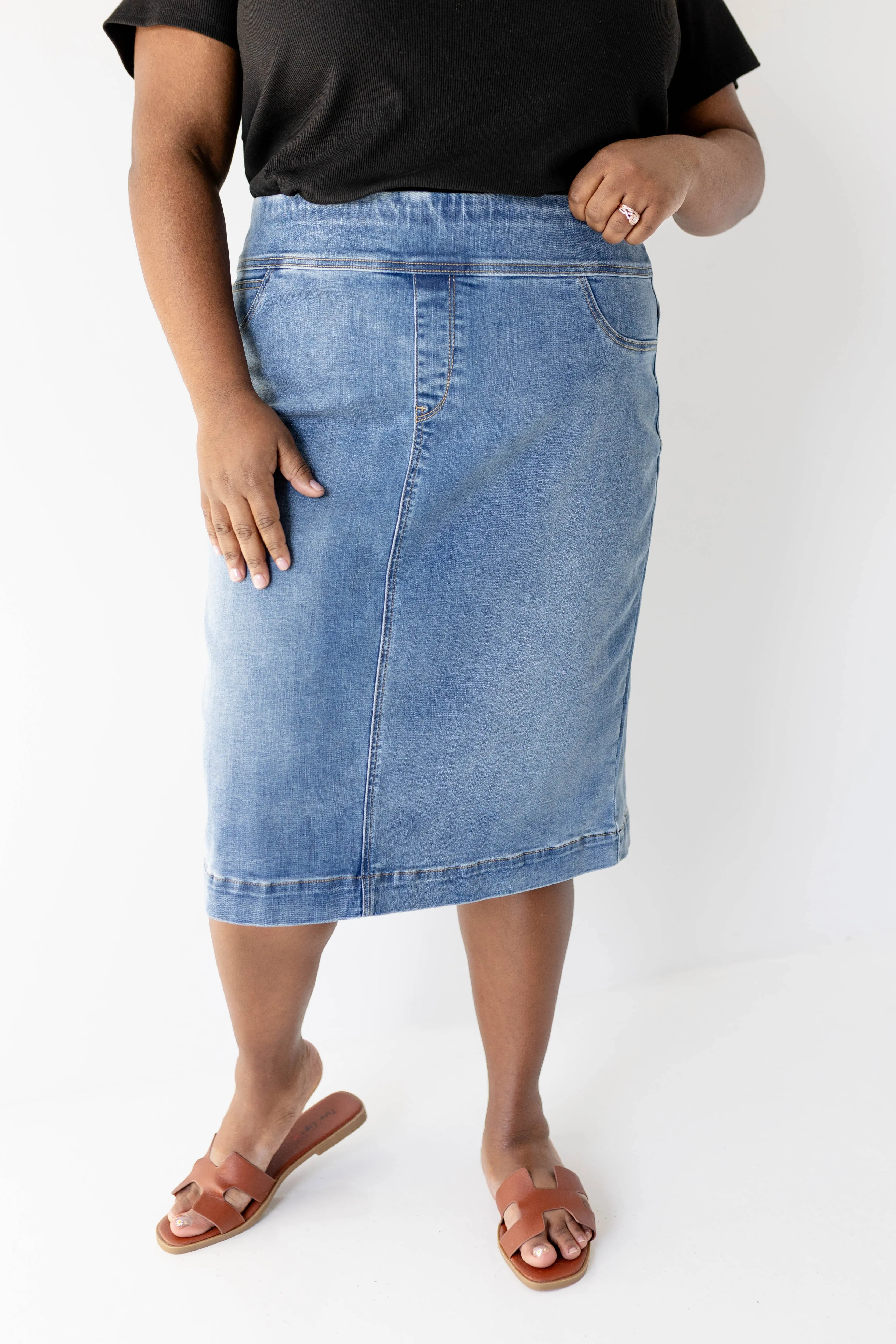 'Sara' Classic Knee Length Skirt in Medium Wash