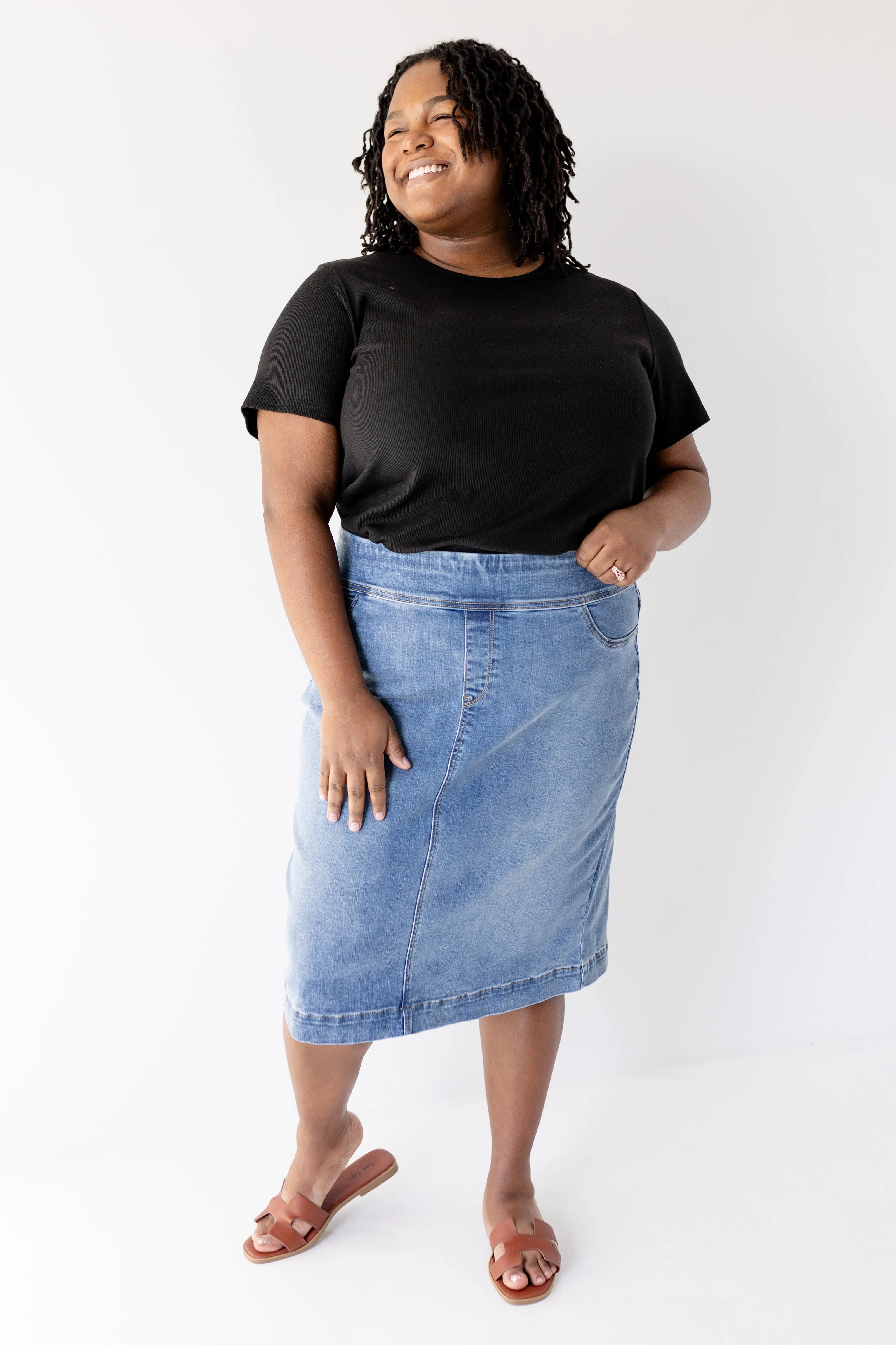 'Sara' Classic Knee Length Skirt in Medium Wash