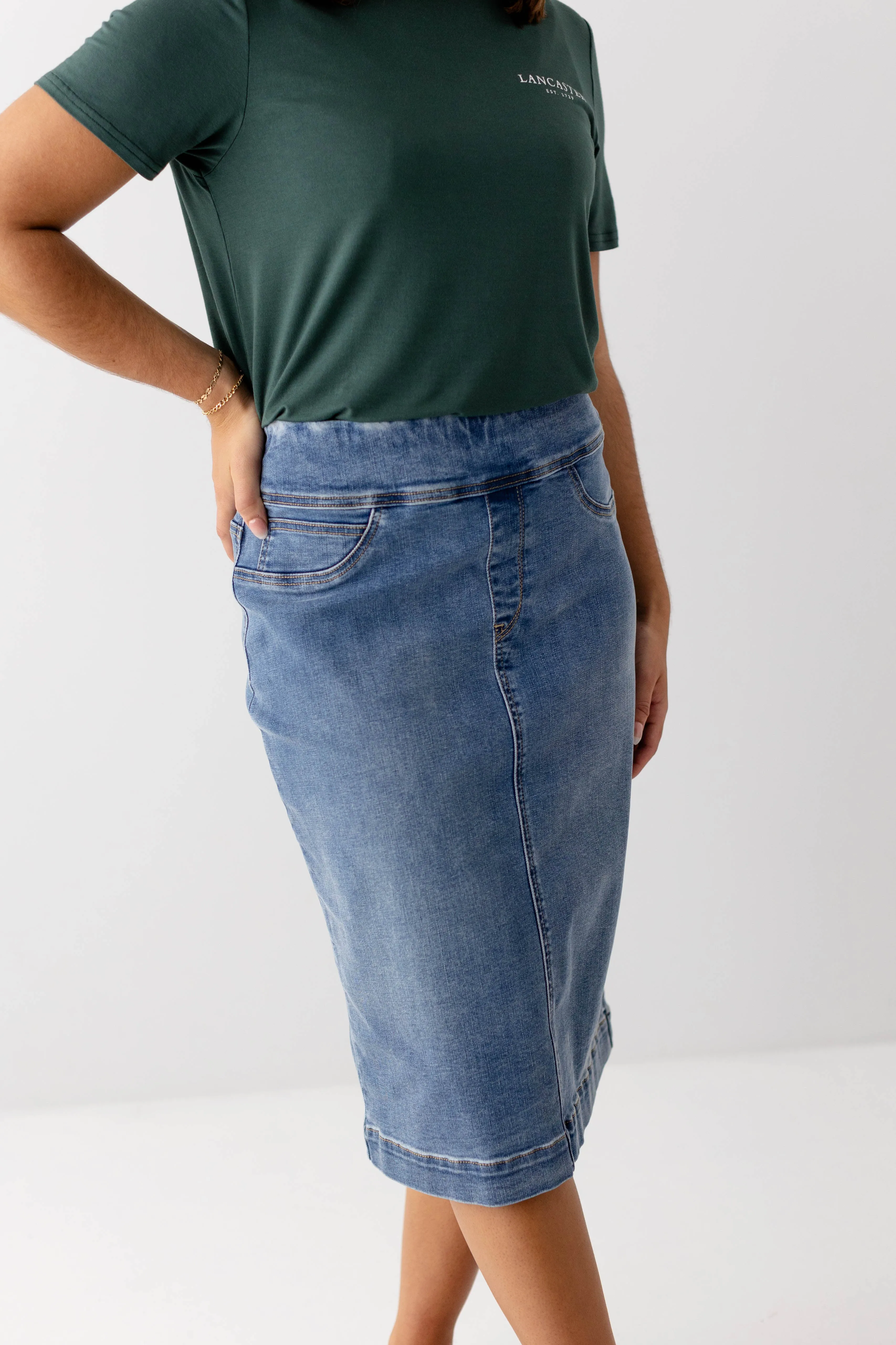 'Sara' Classic Knee Length Skirt in Medium Wash