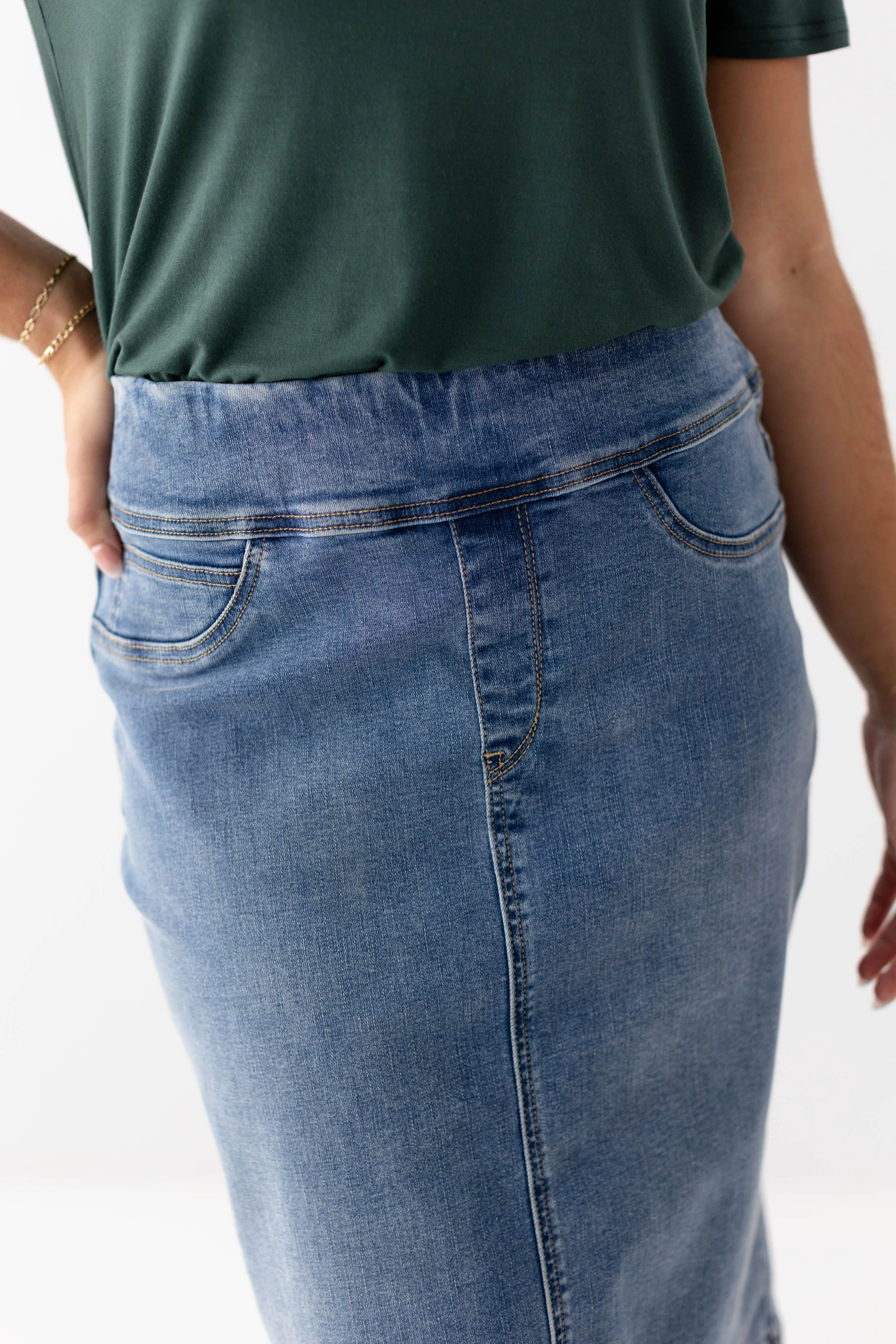 'Sara' Classic Knee Length Skirt in Medium Wash